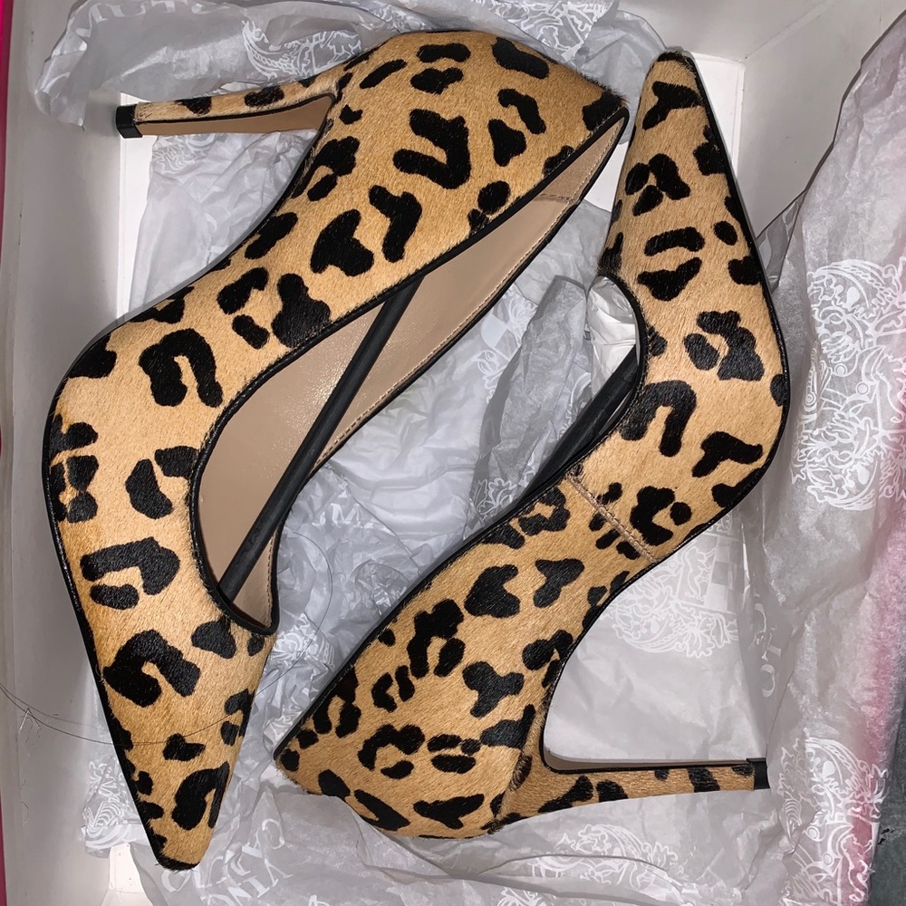 Vince Camuto Leopard print heels NEW 5.5